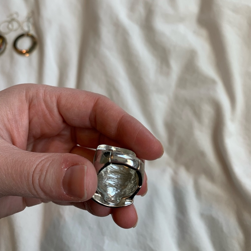 Blush & Silver statement ring - Picture 2 of 2
